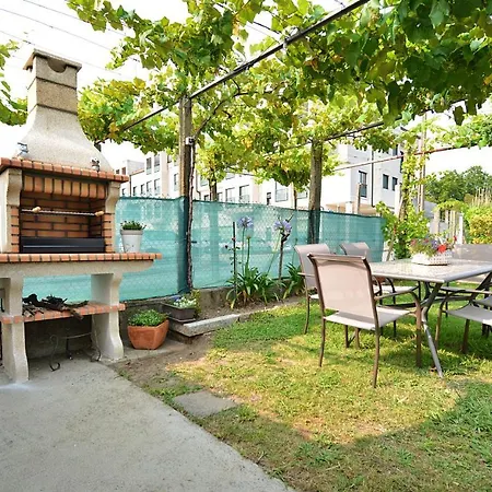 Galihost - Casa Con Jardín En Casa de Férias *