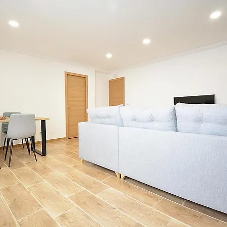 Galihost - Casa Con Jardín En *